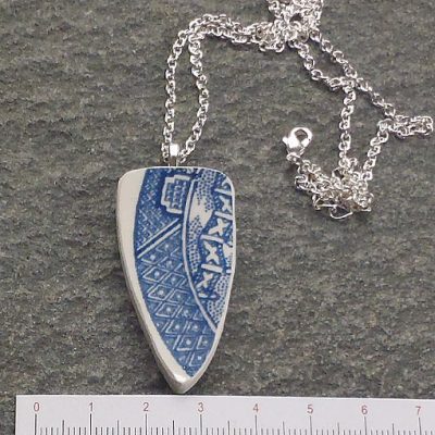handmade jewellery broken china plate pendant